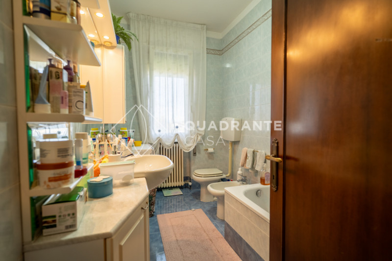 ABANO TERME - In una tranquilla zona di Abano Terme, proponiamo in vendita una porzione di bifami...