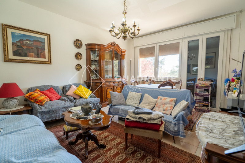 ABANO TERME - In una tranquilla zona di Abano Terme, proponiamo in vendita una porzione di bifami...