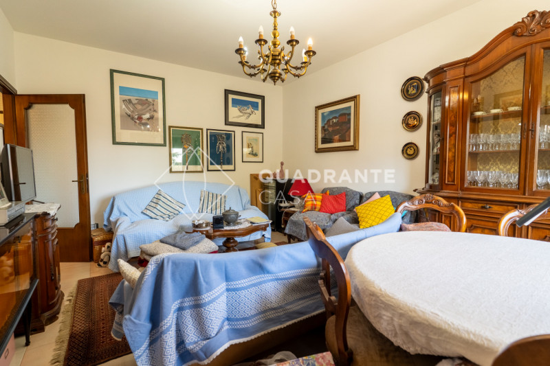 ABANO TERME - In una tranquilla zona di Abano Terme, proponiamo in vendita una porzione di bifami...