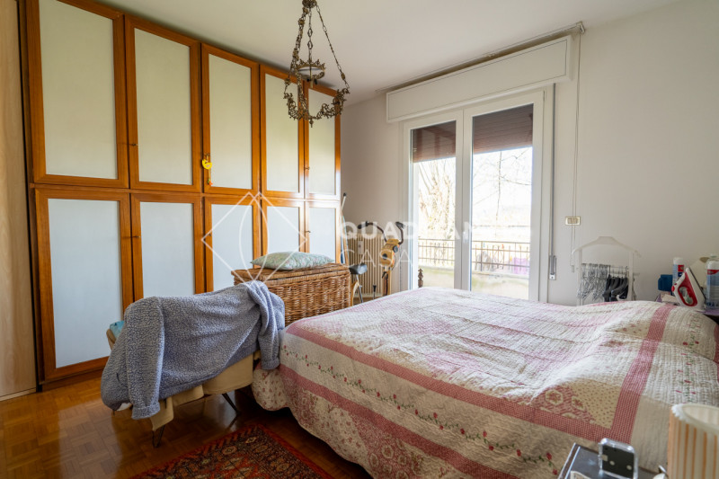 ABANO TERME - In una tranquilla zona di Abano Terme, proponiamo in vendita una porzione di bifami...