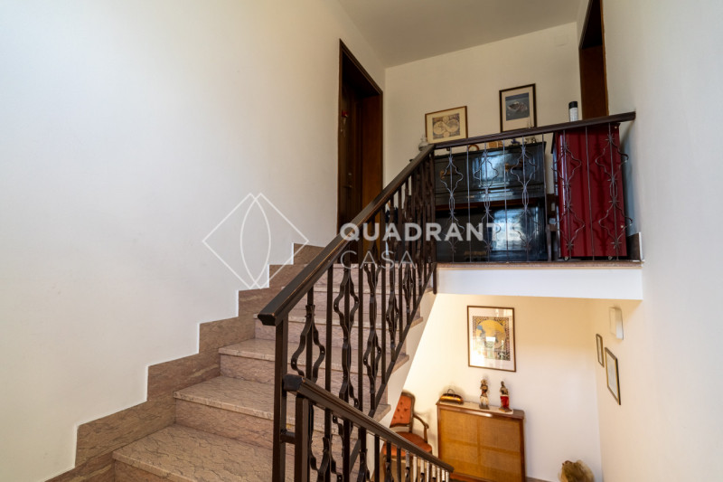 ABANO TERME - In una tranquilla zona di Abano Terme, proponiamo in vendita una porzione di bifami...