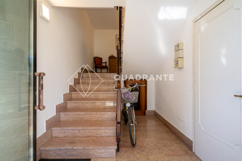 ABANO TERME - In una tranquilla zona di Abano Terme, proponiamo in vendita una porzione di bifami...