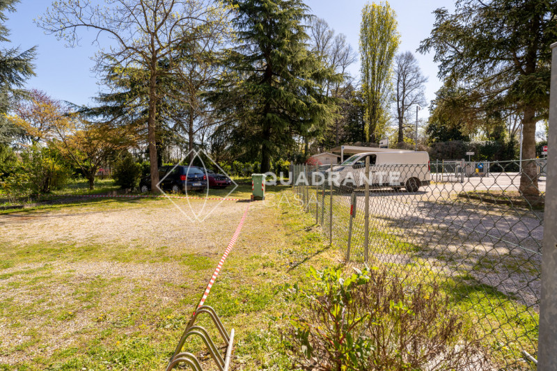 ABANO TERME - In una tranquilla zona di Abano Terme, proponiamo in vendita una porzione di bifami...