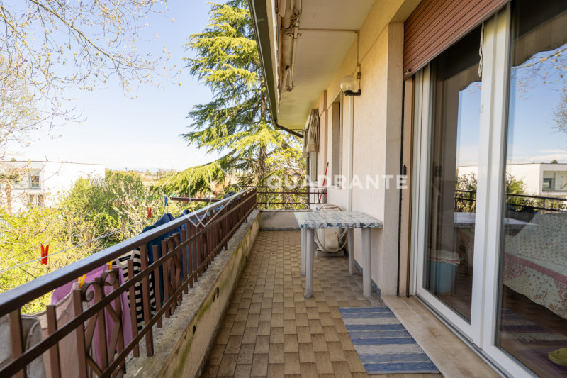 ABANO TERME - In una tranquilla zona di Abano Terme, proponiamo in vendita una porzione di bifami...