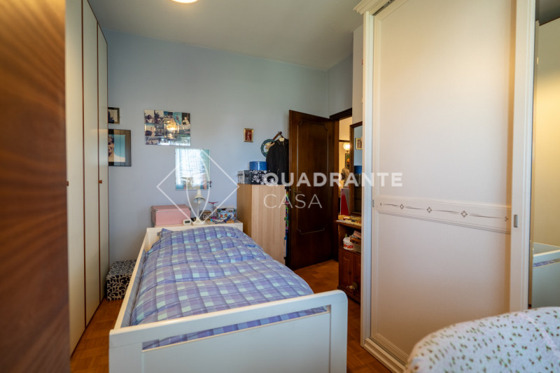 ABANO TERME - In una tranquilla zona di Abano Terme, proponiamo in vendita una porzione di bifami...