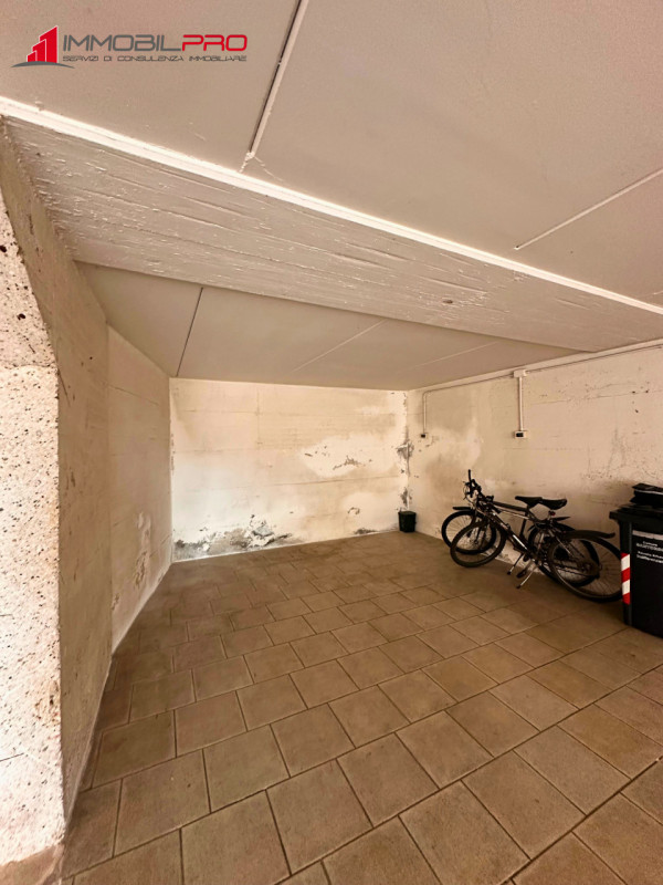 Scopri questo interessante appartamento bicamere con doppi servizi situato a Santorso, in una zon...