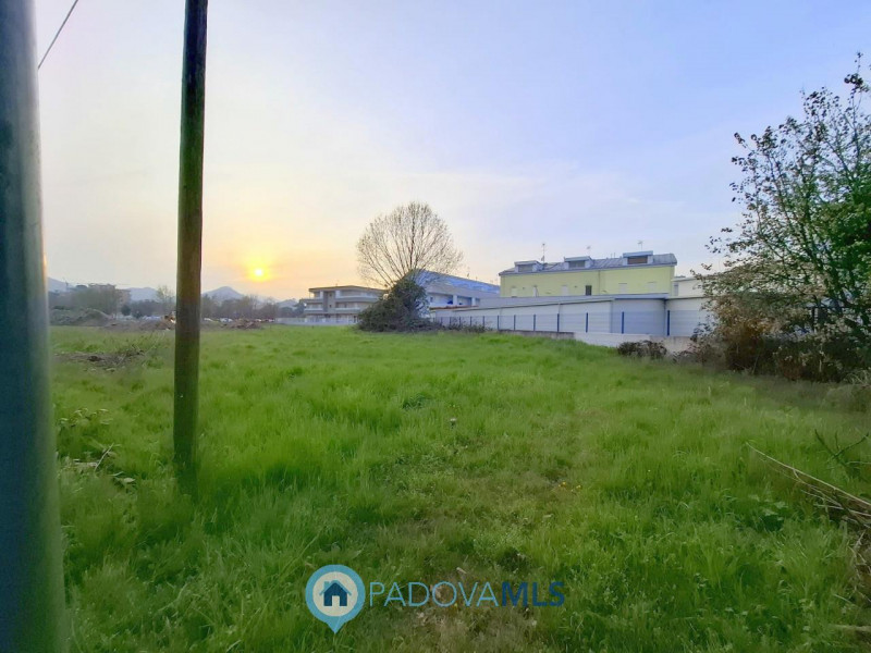 Immobile in esclusiva al Gruppo Padova MLS 

MONTEGROTTO TERME – TERRENO EDIFICABILE IN POSIZIONE...