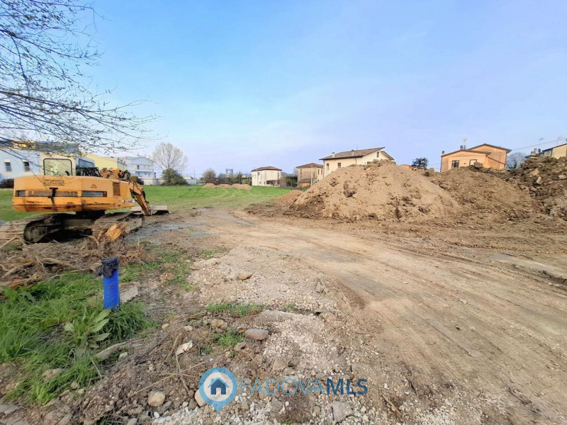 Immobile in esclusiva al Gruppo Padova MLS 

MONTEGROTTO TERME – TERRENO EDIFICABILE IN POSIZIONE...