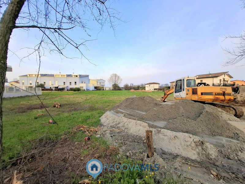 Immobile in esclusiva al Gruppo Padova MLS 

MONTEGROTTO TERME – TERRENO EDIFICABILE IN POSIZIONE...