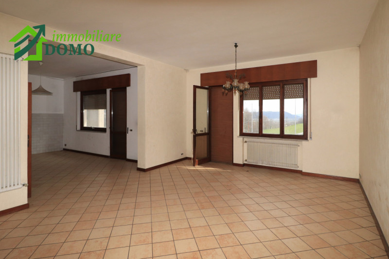 TRISSINO: proponiamo CASA SINGOLA terratetto di circa 350 m² nella tranquilla e verdeggiante zona...