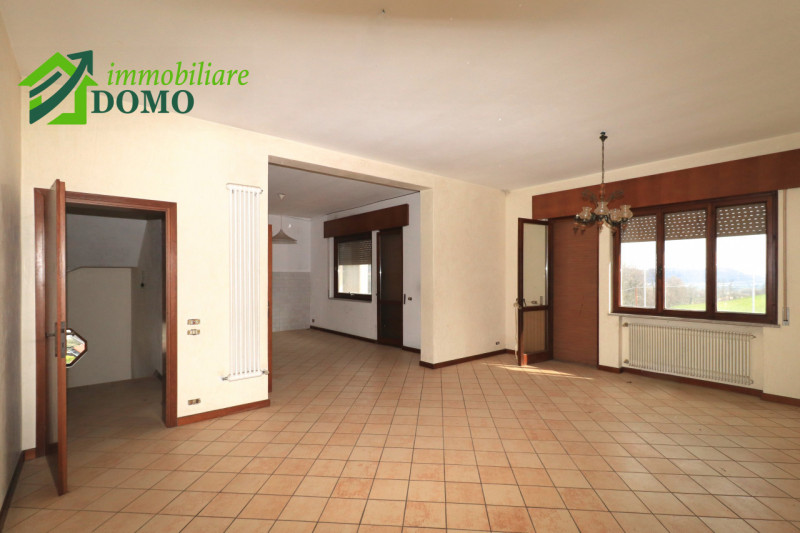 TRISSINO: proponiamo CASA SINGOLA terratetto di circa 350 m² nella tranquilla e verdeggiante zona...