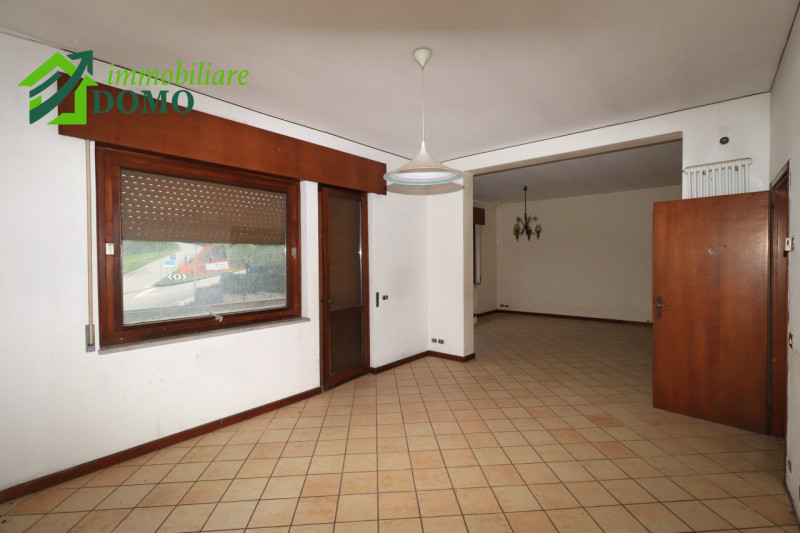 TRISSINO: proponiamo CASA SINGOLA terratetto di circa 350 m² nella tranquilla e verdeggiante zona...