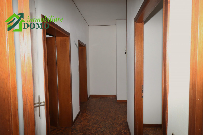 TRISSINO: proponiamo CASA SINGOLA terratetto di circa 350 m² nella tranquilla e verdeggiante zona...