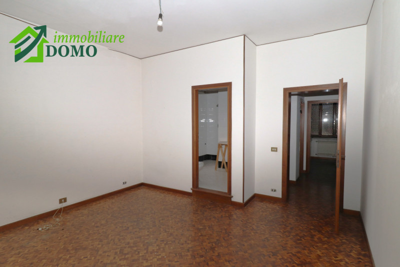 TRISSINO: proponiamo CASA SINGOLA terratetto di circa 350 m² nella tranquilla e verdeggiante zona...