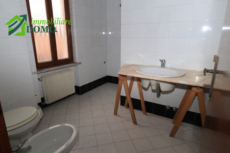 TRISSINO: proponiamo CASA SINGOLA terratetto di circa 350 m² nella tranquilla e verdeggiante zona...