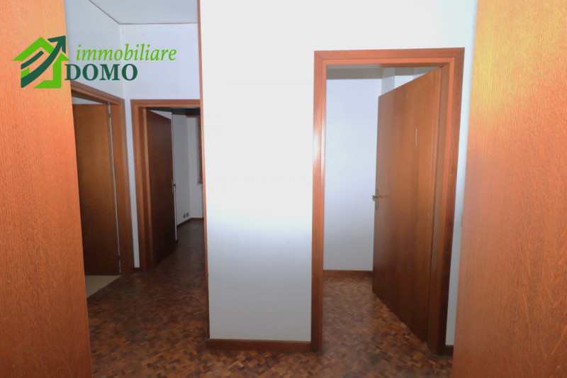 TRISSINO: proponiamo CASA SINGOLA terratetto di circa 350 m² nella tranquilla e verdeggiante zona...