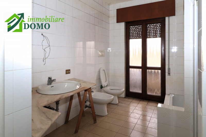 TRISSINO: proponiamo CASA SINGOLA terratetto di circa 350 m² nella tranquilla e verdeggiante zona...