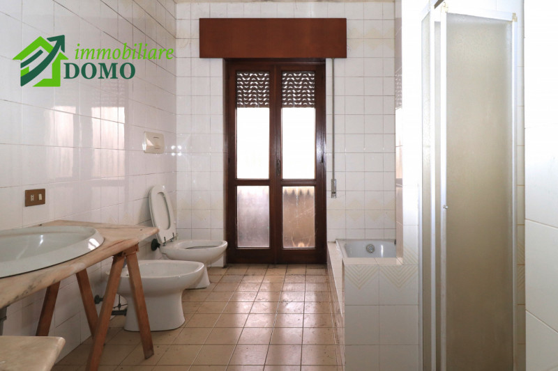 TRISSINO: proponiamo CASA SINGOLA terratetto di circa 350 m² nella tranquilla e verdeggiante zona...