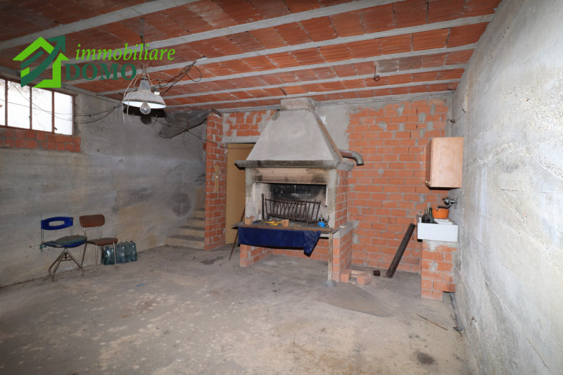 TRISSINO: proponiamo CASA SINGOLA terratetto di circa 350 m² nella tranquilla e verdeggiante zona...