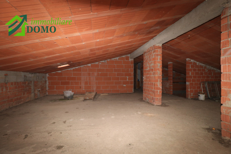 TRISSINO: proponiamo CASA SINGOLA terratetto di circa 350 m² nella tranquilla e verdeggiante zona...