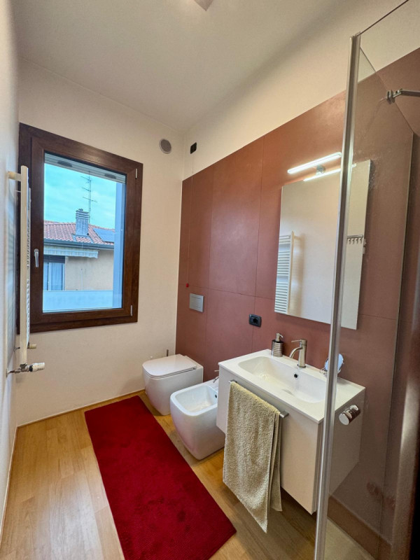 Scopri un'opportunità unica nel cuore di Albignasego, nella tranquilla e ricercata zona Ferri. Ti...