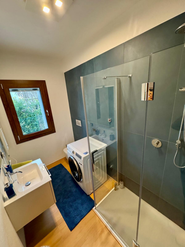 Scopri un'opportunità unica nel cuore di Albignasego, nella tranquilla e ricercata zona Ferri. Ti...