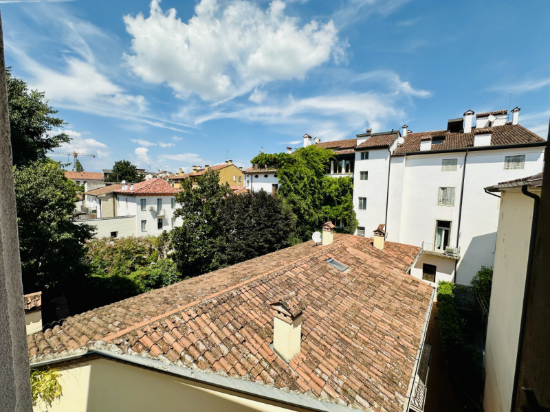 VICENZA - centro storico: Nel cuore del centro storico di Vicenza, in un contesto esclusivo e ris...