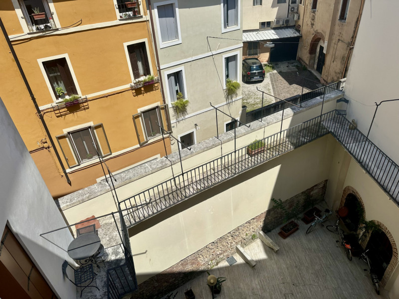 VICENZA - centro storico: Nel cuore del centro storico di Vicenza, in un contesto esclusivo e ris...