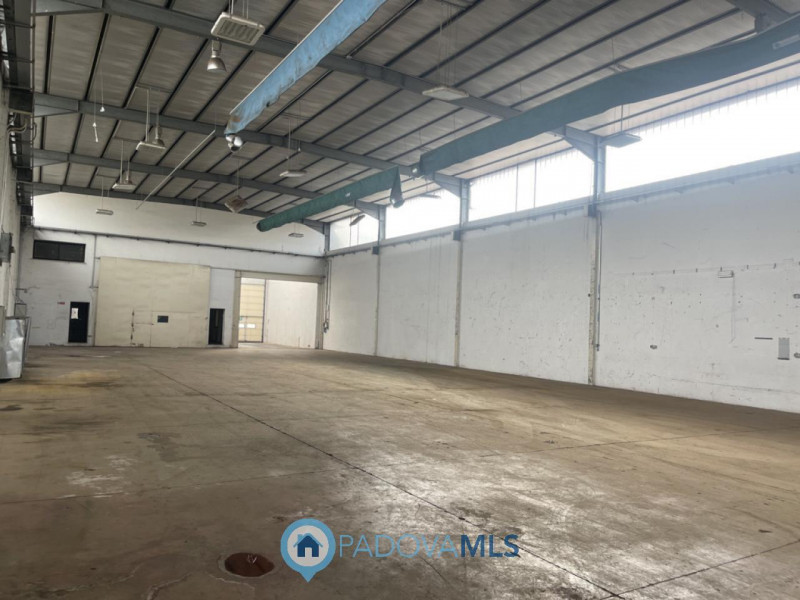 Immobile in esclusiva al Gruppo Padova MLS 

SACCOLONGO Nella zona industriale-artigianale di Sac...