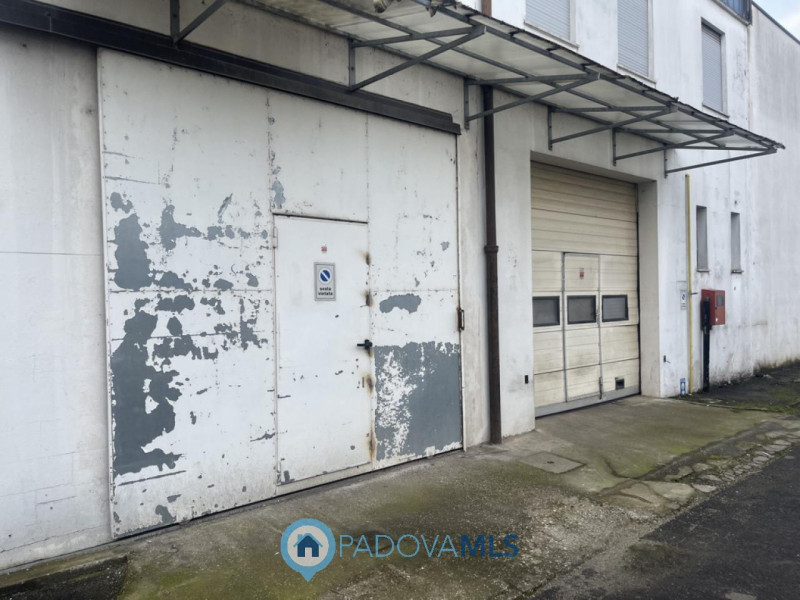 Immobile in esclusiva al Gruppo Padova MLS 

SACCOLONGO Nella zona industriale-artigianale di Sac...