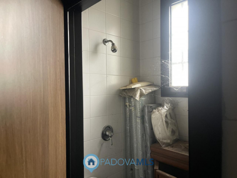 Immobile in esclusiva al Gruppo Padova MLS 

SACCOLONGO Nella zona industriale-artigianale di Sac...