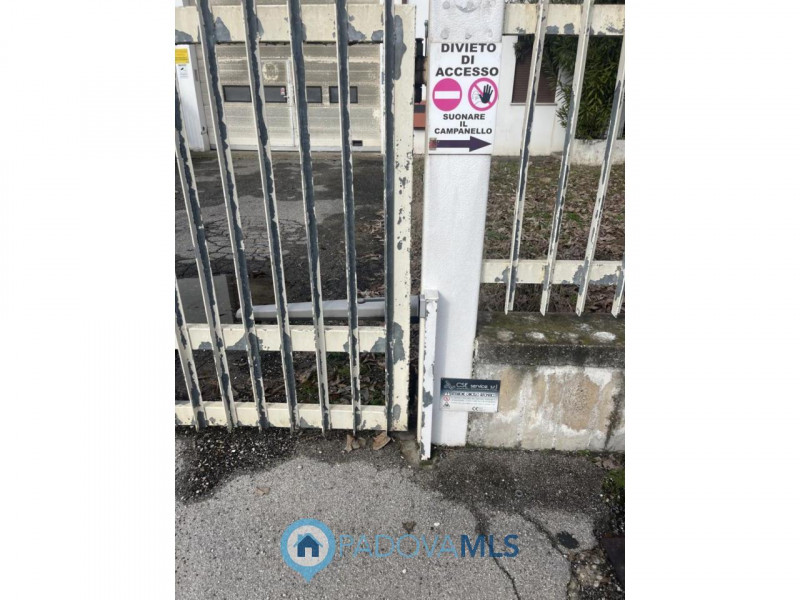 Immobile in esclusiva al Gruppo Padova MLS 

SACCOLONGO Nella zona industriale-artigianale di Sac...