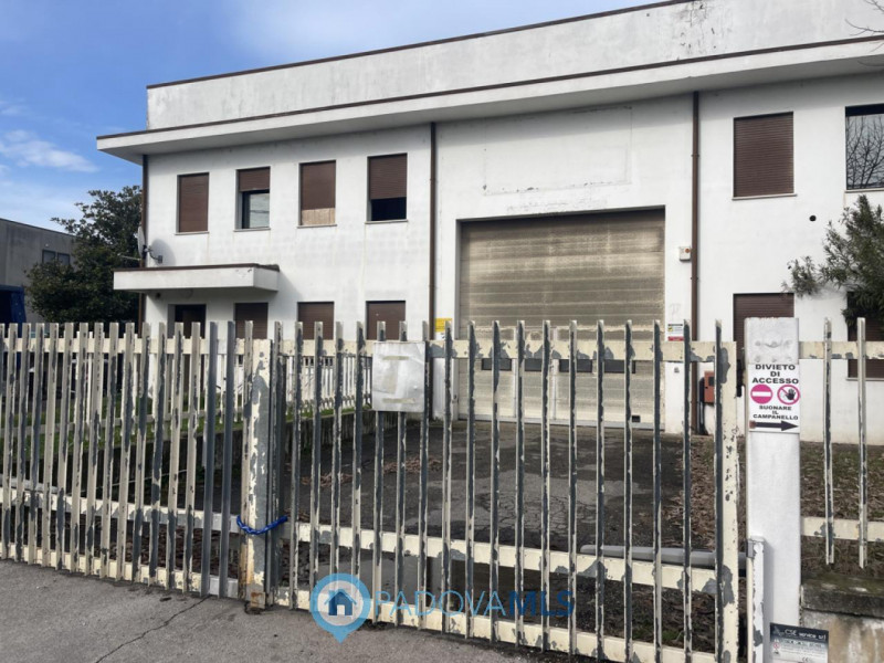 Immobile in esclusiva al Gruppo Padova MLS 

SACCOLONGO Nella zona industriale-artigianale di Sac...