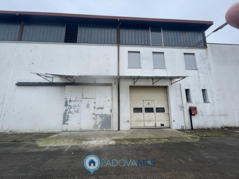 Immobile in esclusiva al Gruppo Padova MLS 

SACCOLONGO Nella zona industriale-artigianale di Sac...