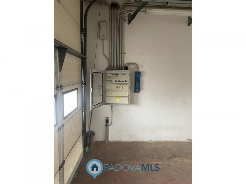 Immobile in esclusiva al Gruppo Padova MLS 

SACCOLONGO Nella zona industriale-artigianale di Sac...