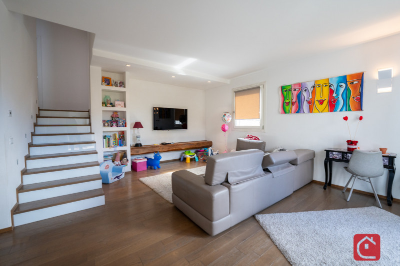 Proponiamo in vendita una splendida villa moderna situata nel cuore di Piove di Sacco, ideale per...