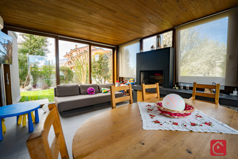 Proponiamo in vendita una splendida villa moderna situata nel cuore di Piove di Sacco, ideale per...