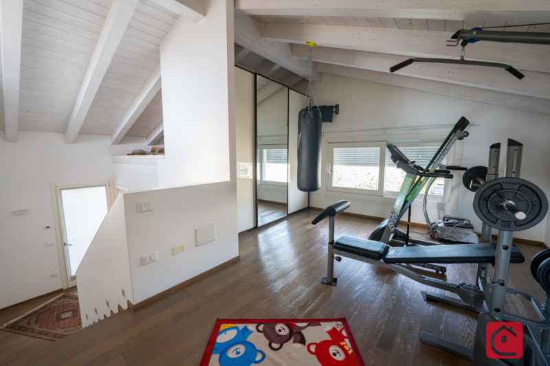 Proponiamo in vendita una splendida villa moderna situata nel cuore di Piove di Sacco, ideale per...