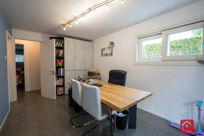 Proponiamo in vendita una splendida villa moderna situata nel cuore di Piove di Sacco, ideale per...