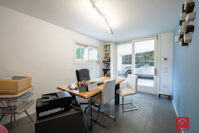 Proponiamo in vendita una splendida villa moderna situata nel cuore di Piove di Sacco, ideale per...