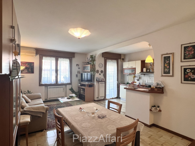 Arzergrande Centro: Appartamento al 1° Piano 
In pieno centro ad Arzergrande, vendesi appartament...