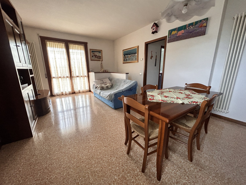 In un contesto residenziale tranquillo e curato, in una via chiusa e riservata a Povolaro, a brev...