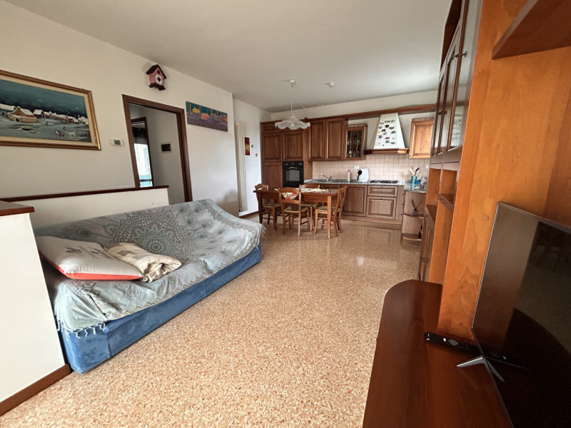 In un contesto residenziale tranquillo e curato, in una via chiusa e riservata a Povolaro, a brev...