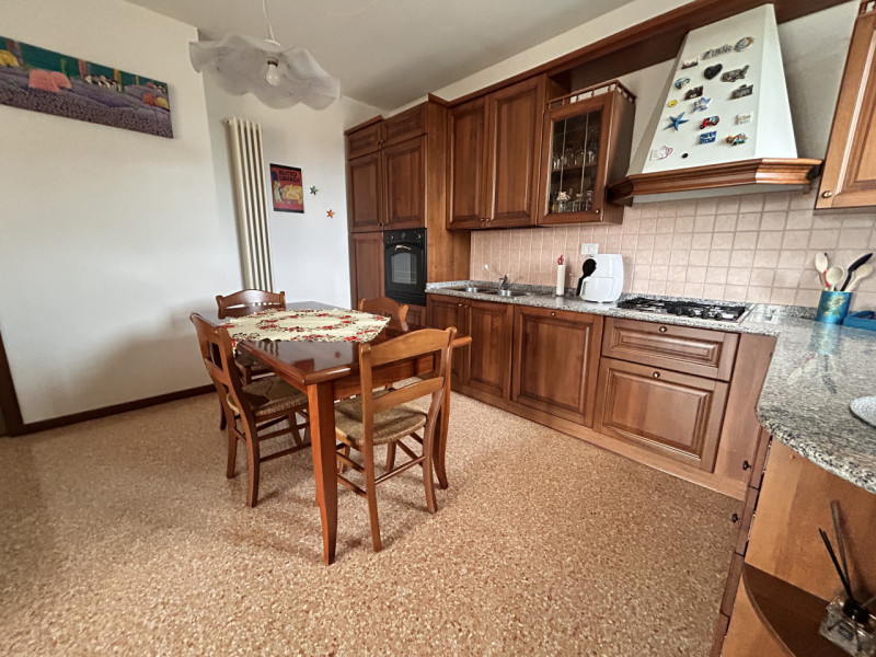 In un contesto residenziale tranquillo e curato, in una via chiusa e riservata a Povolaro, a brev...