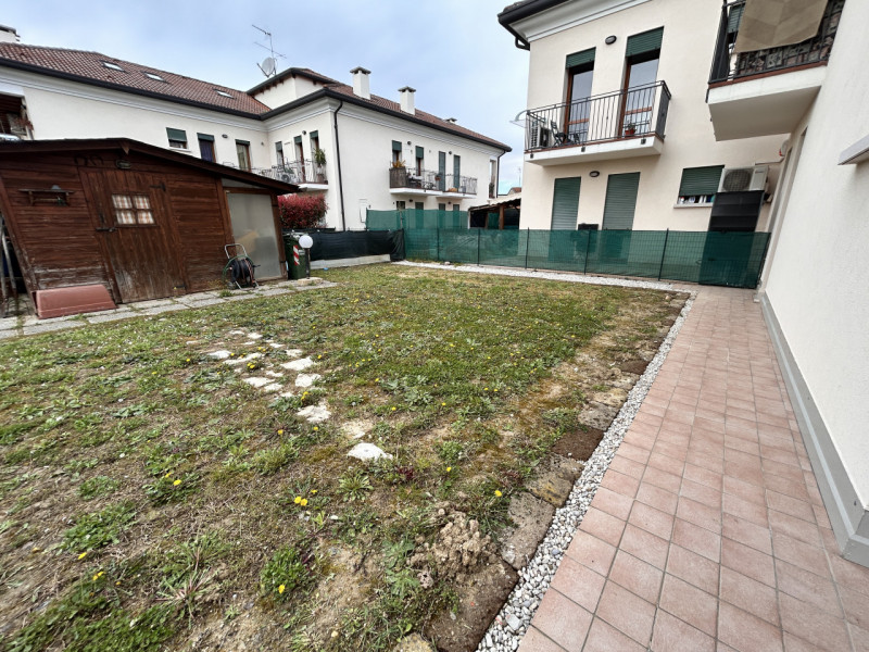 In un contesto residenziale tranquillo e curato, in una via chiusa e riservata a Povolaro, a brev...