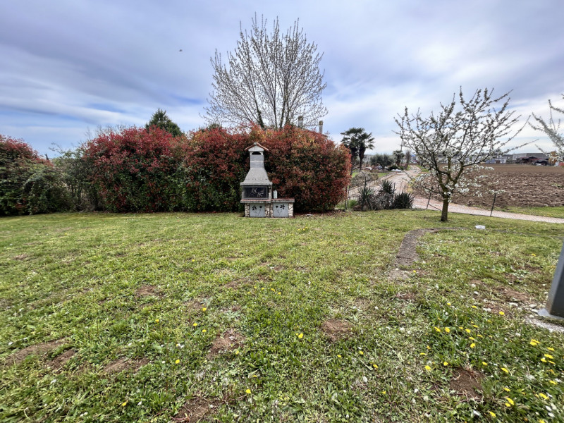 In un contesto residenziale tranquillo e curato, in una via chiusa e riservata a Povolaro, a brev...