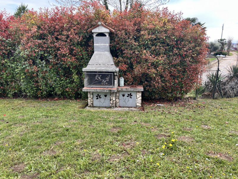 In un contesto residenziale tranquillo e curato, in una via chiusa e riservata a Povolaro, a brev...