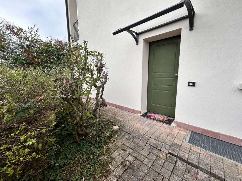 In un contesto residenziale tranquillo e curato, in una via chiusa e riservata a Povolaro, a brev...