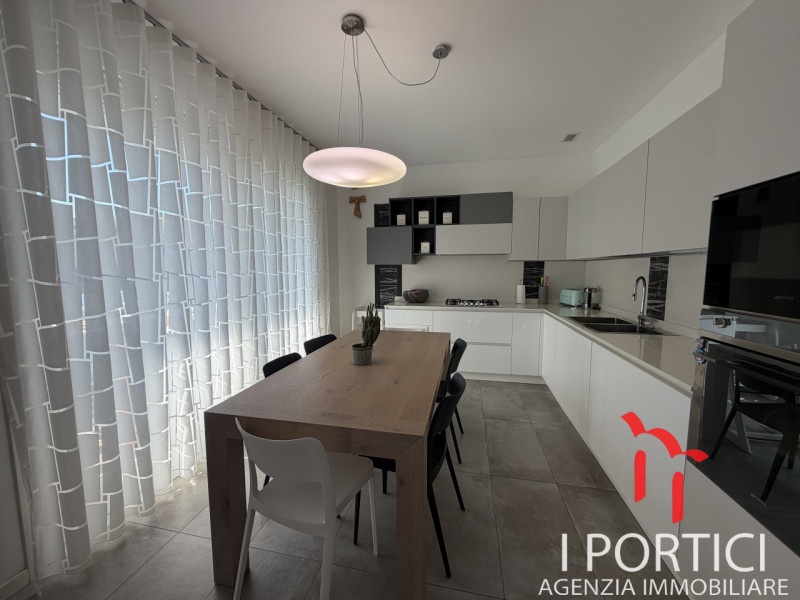 San Dono -
Proponiamo in vendita elegante appartamento al piano terra inserito in un contesto ris...