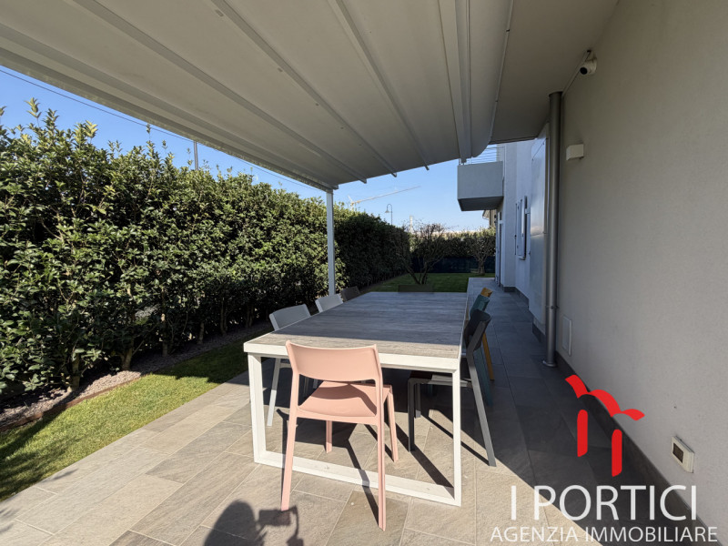 San Dono -
Proponiamo in vendita elegante appartamento al piano terra inserito in un contesto ris...